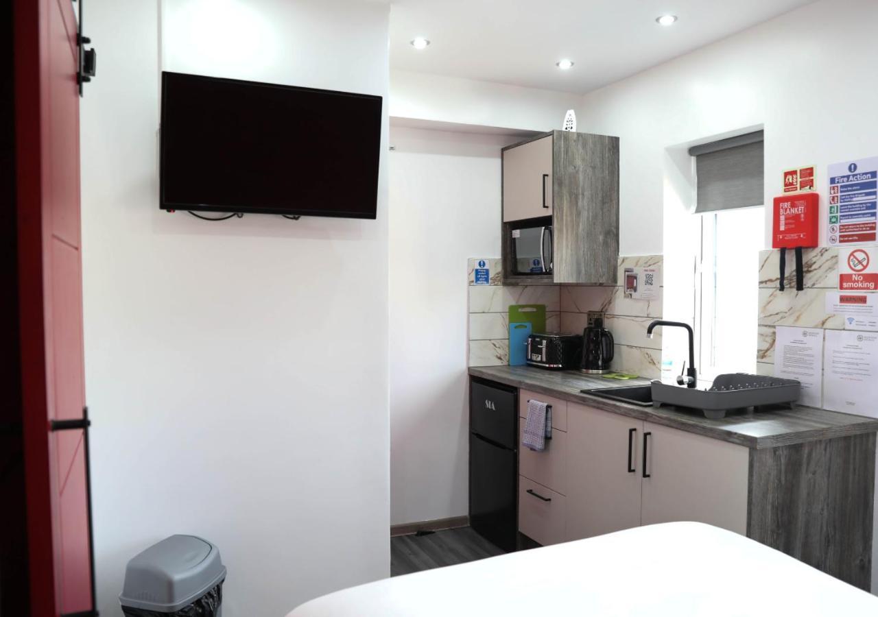 Cb Stays - Private Rooms With Ensuite And Kitchenette In Peterborough Eksteriør bilde
