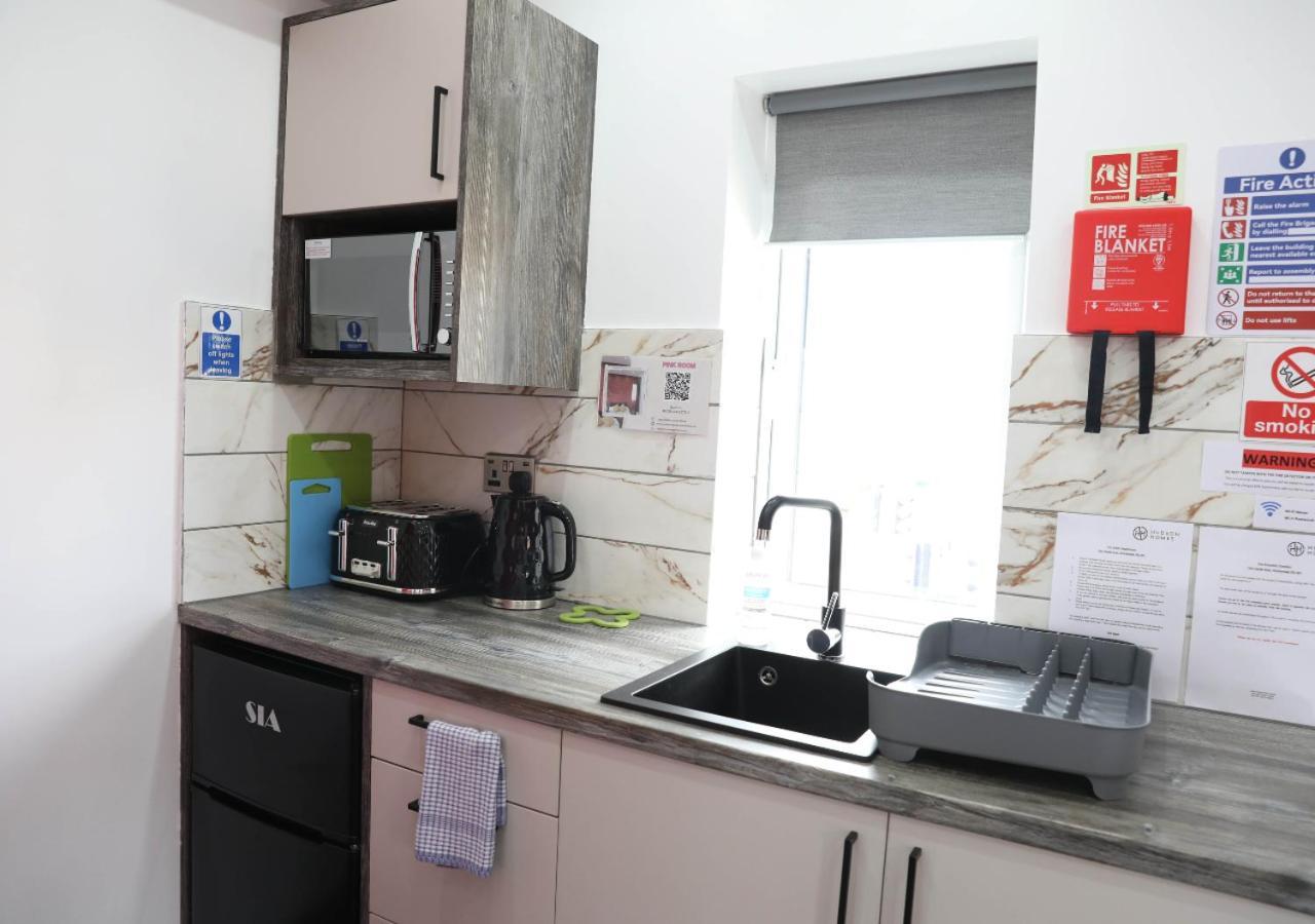 Cb Stays - Private Rooms With Ensuite And Kitchenette In Peterborough Eksteriør bilde