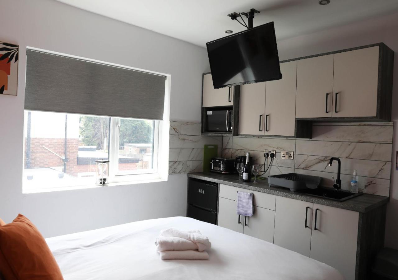 Cb Stays - Private Rooms With Ensuite And Kitchenette In Peterborough Eksteriør bilde